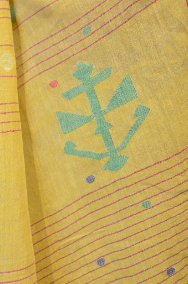 Hand spun and Handwoven light yellow soft cotton saree - Image 12