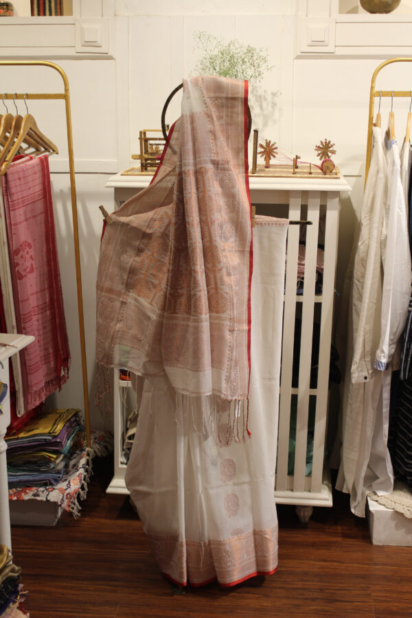 Milk white saree with thin red border - Image 2