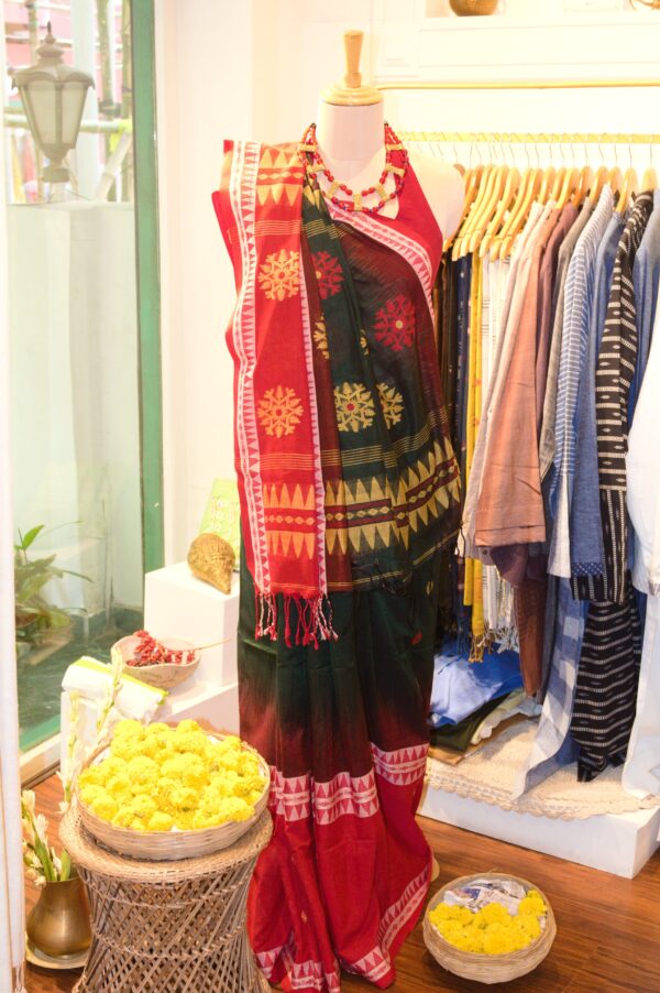 Black And Red Jamdani Saree