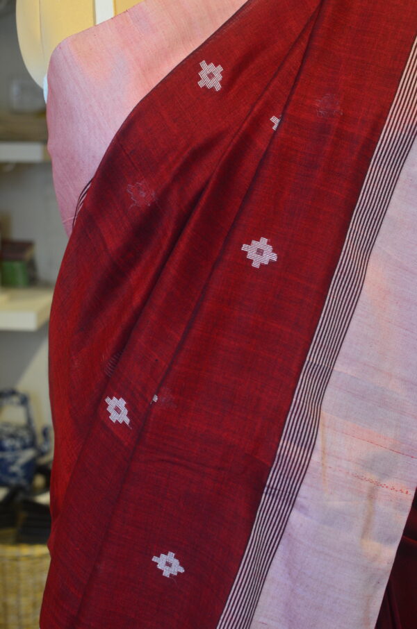 Maroon soft cotton saree with white and maroon dual tone border - Image 4