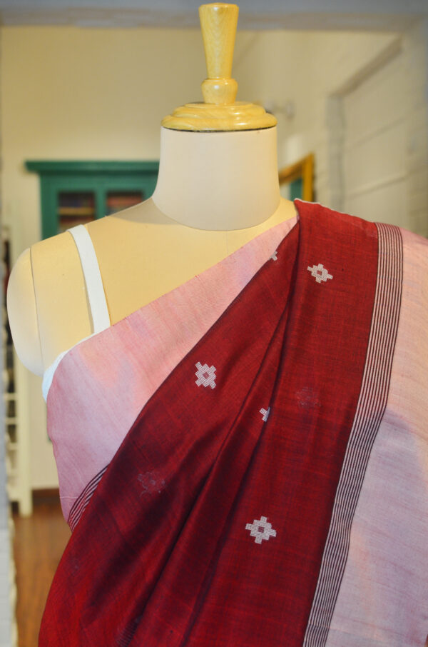 Maroon soft cotton saree with white and maroon dual tone border - Image 5