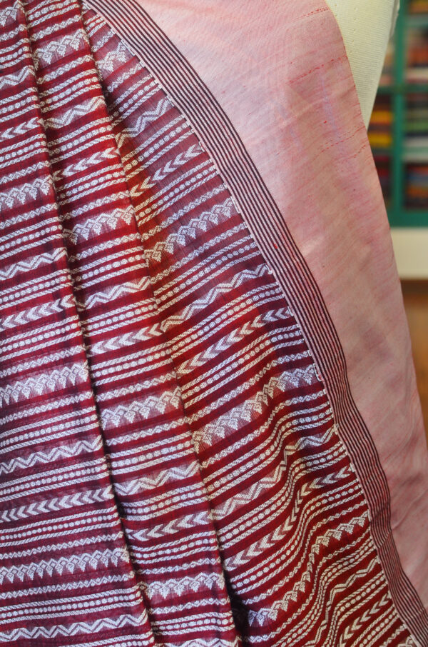 Maroon soft cotton saree with white and maroon dual tone border - Image 9