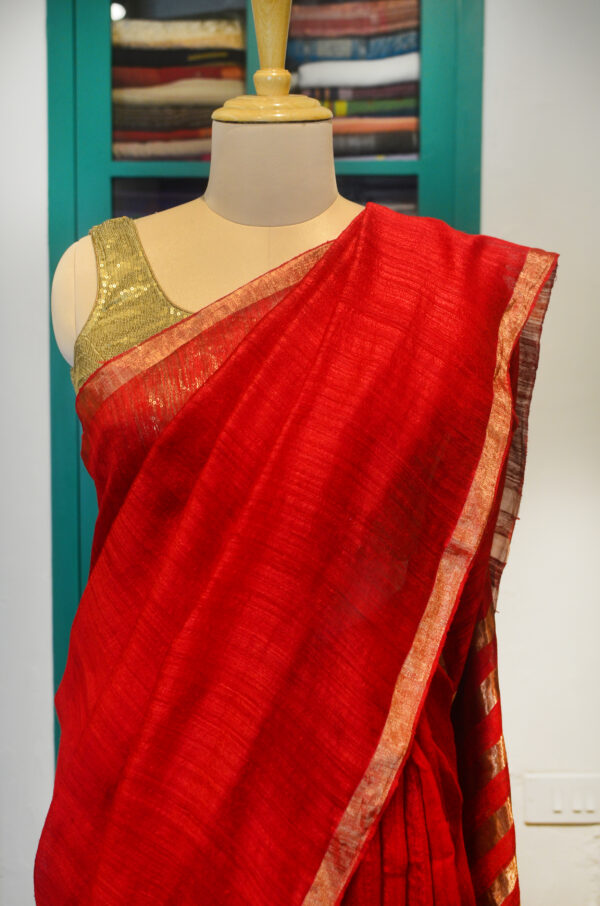 Red Matka silk saree with golden zari border - Image 4