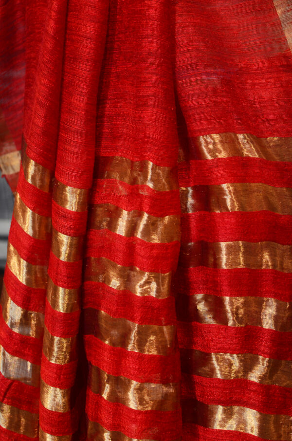 Red Matka silk saree with golden zari border - Image 2