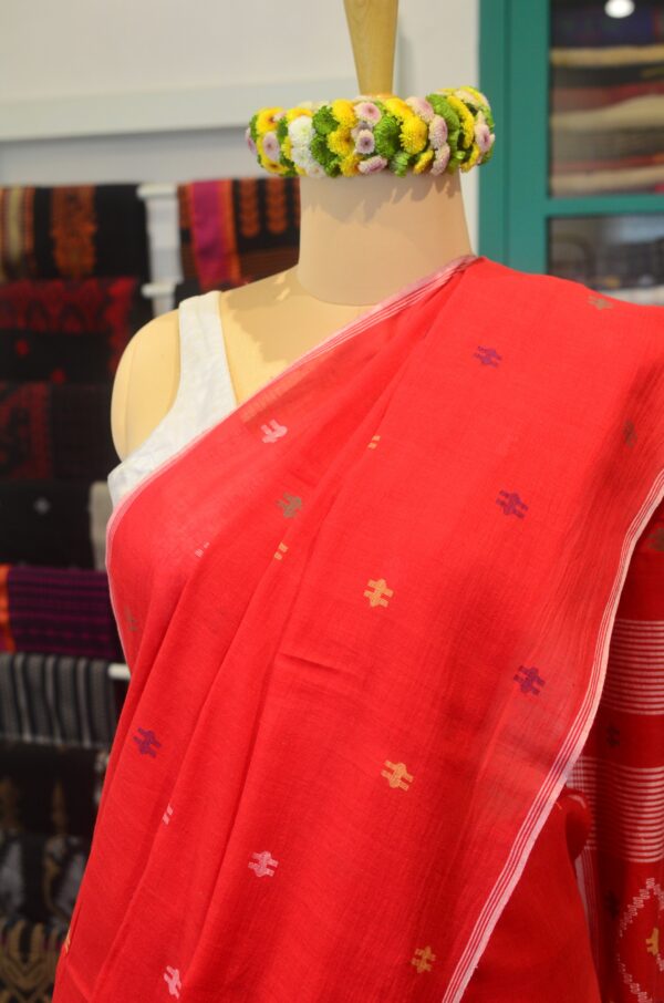 Hand spun and hand-woven red coloured soft cotton saree - Image 6