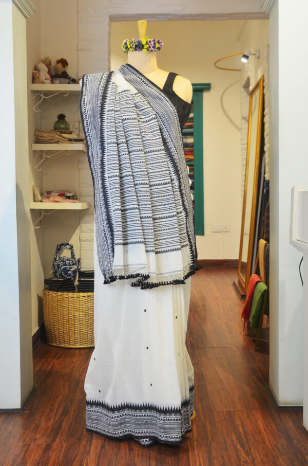 White and Black cotton saree Naksha paar work and all over small butis - Image 8
