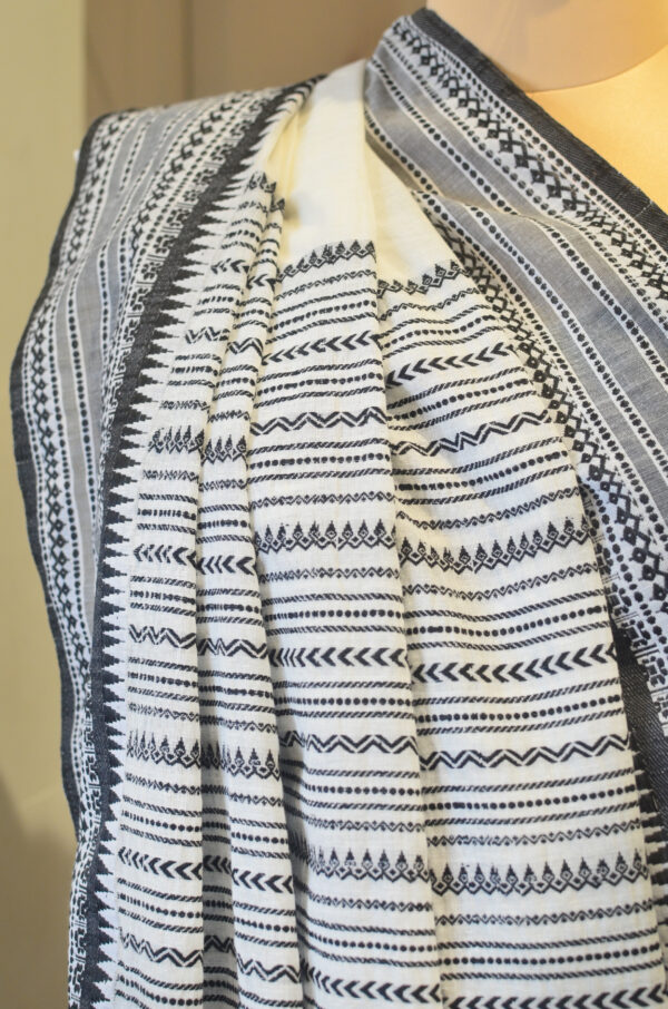 White and Black cotton saree Naksha paar work and all over small butis - Image 6
