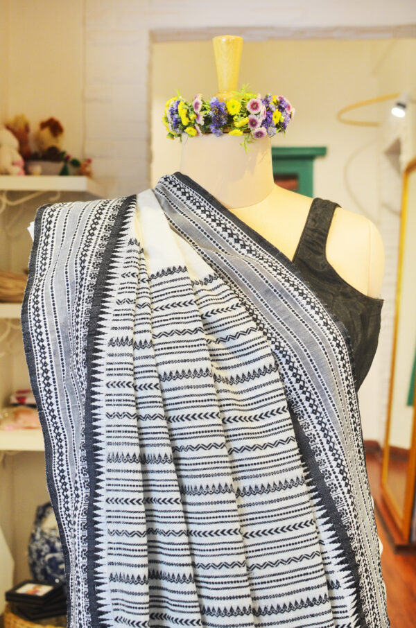 White and Black cotton saree Naksha paar work and all over small butis - Image 7