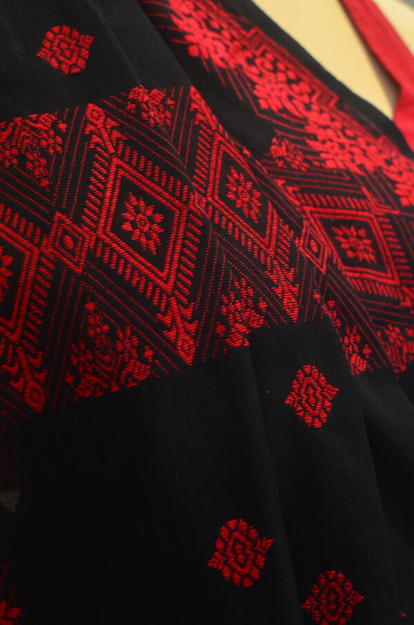 Black and Red cotton saree with red Naksha paar work and motifs all over - Image 3