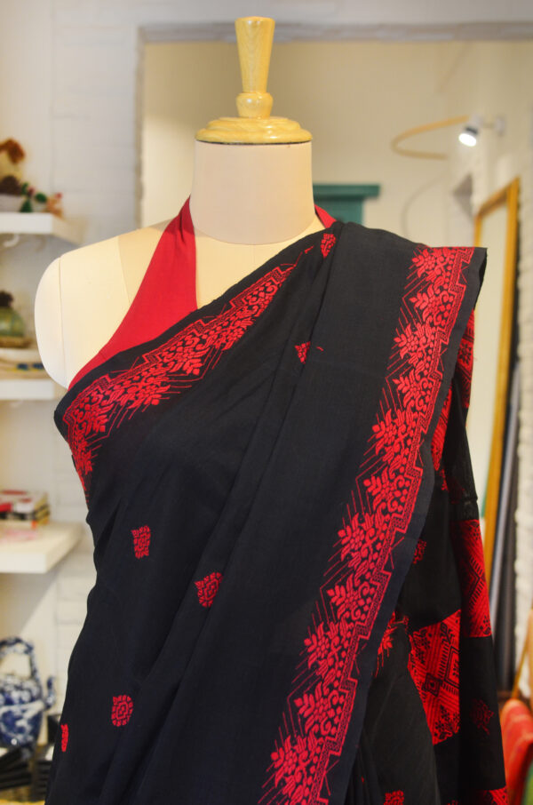 Black and Red cotton saree with red Naksha paar work and motifs all over - Image 7