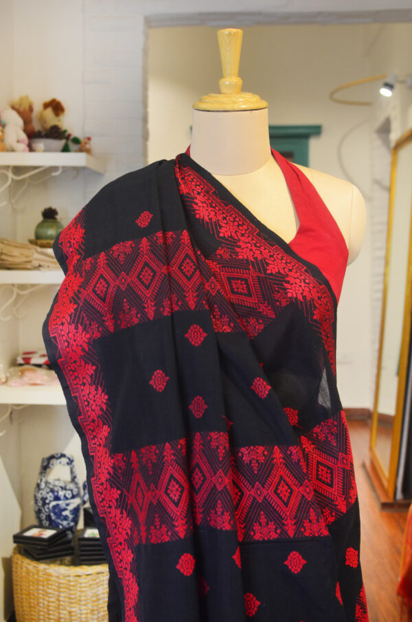 Black and Red cotton saree with red Naksha paar work and motifs all over - Image 4
