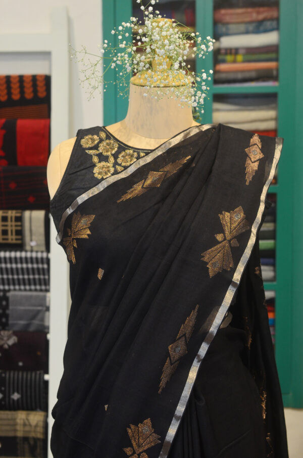 Hand spun and hand-woven black soft cotton saree - Image 2