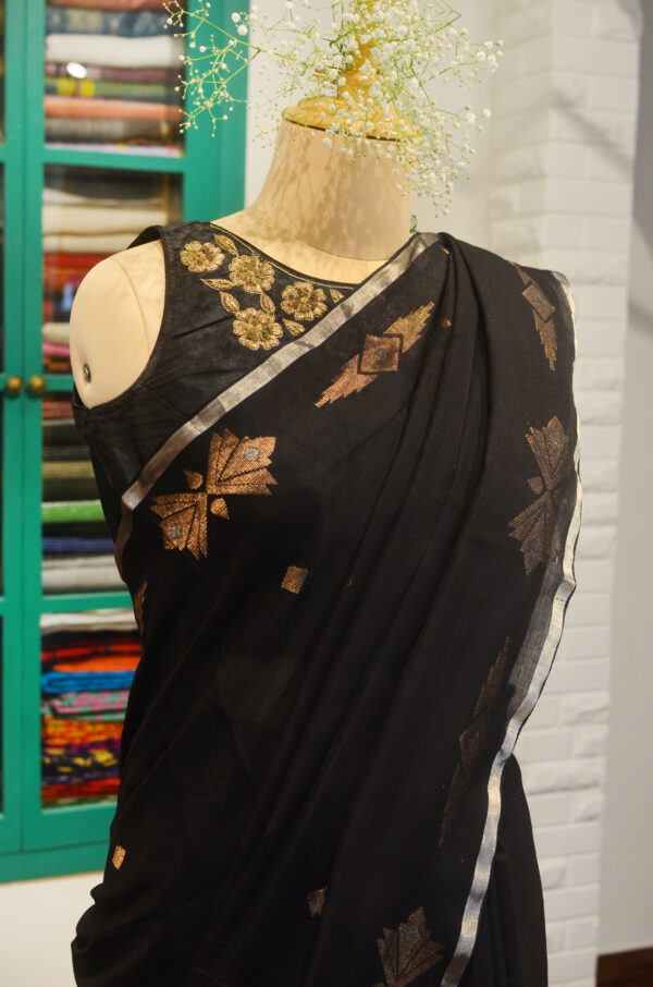 Hand spun and hand-woven black soft cotton saree - Image 3