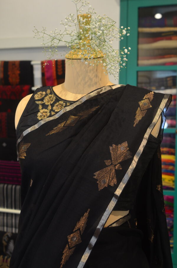 Hand spun and hand-woven black soft cotton saree - Image 4