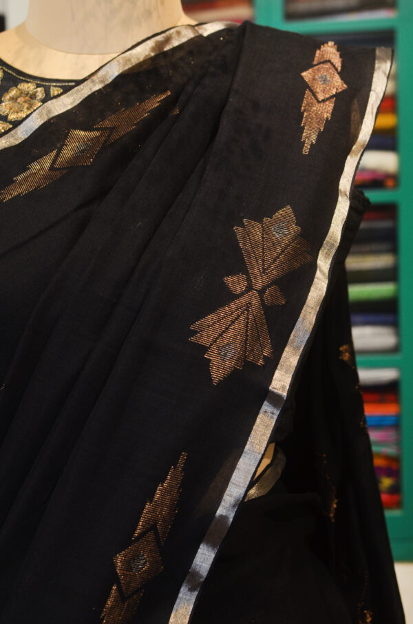 Hand spun and hand-woven black soft cotton saree - Image 5