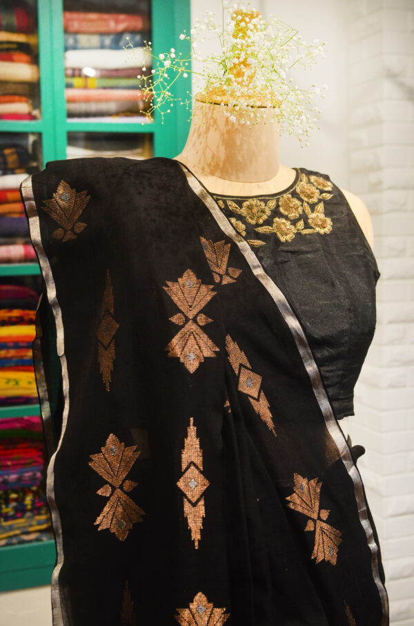 Hand spun and hand-woven black soft cotton saree - Image 7