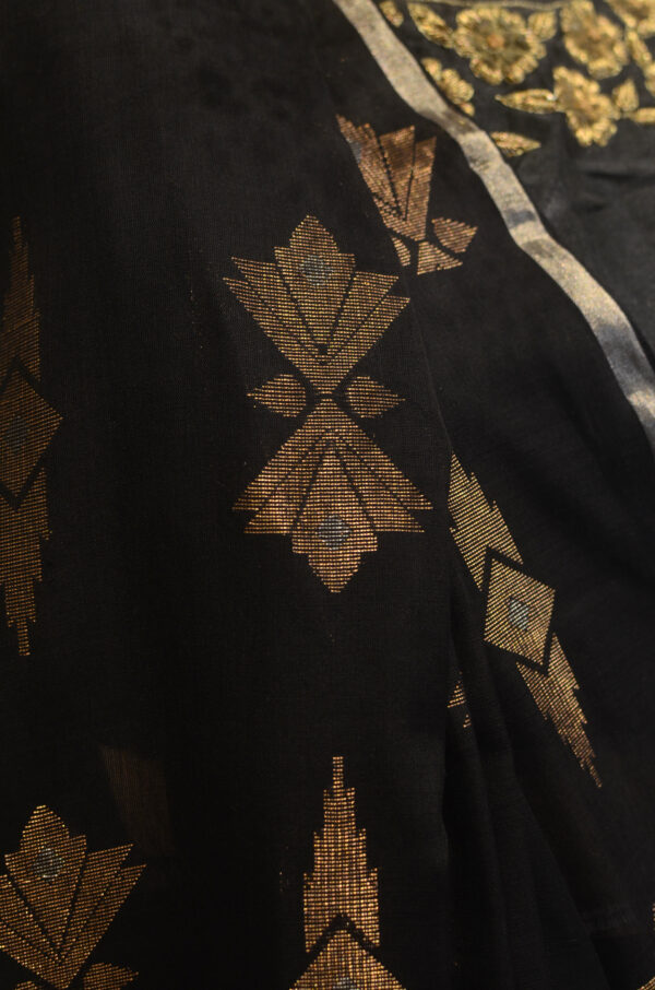 Hand spun and hand-woven black soft cotton saree - Image 9