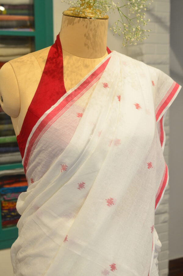 Hand spun and hand-woven. Milk white soft cotton saree - Image 2