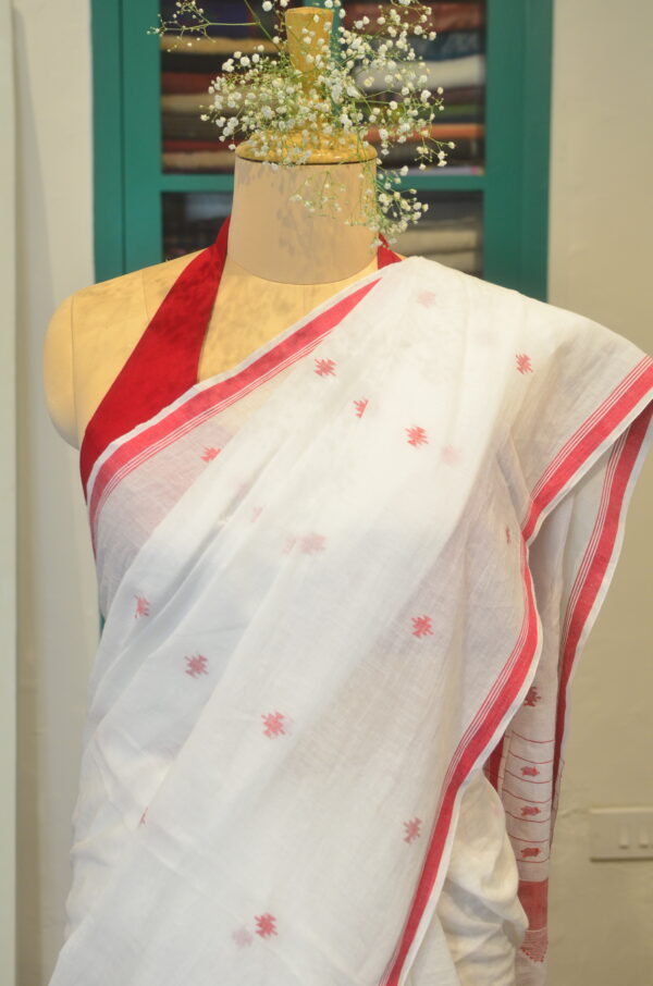 Hand spun and hand-woven. Milk white soft cotton saree - Image 3