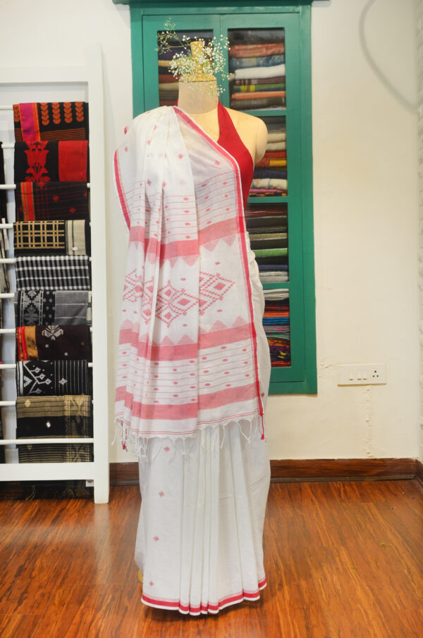 Hand spun and hand-woven. Milk white soft cotton saree - Image 5