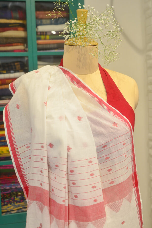 Hand spun and hand-woven. Milk white soft cotton saree - Image 7