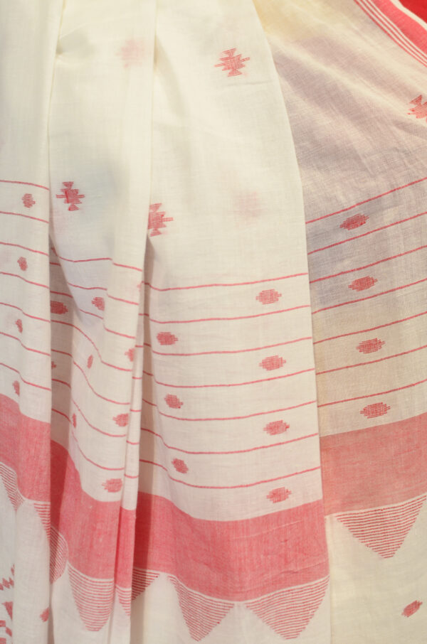Hand spun and hand-woven. Milk white soft cotton saree - Image 9